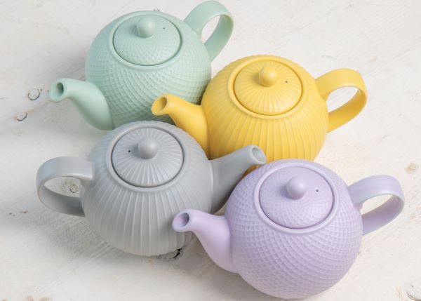 London Pottery Farmhouse 4 Cup Teapot Bee - Glasswells
