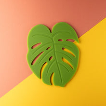 Load image into Gallery viewer, Trivet Silicone Monstera
